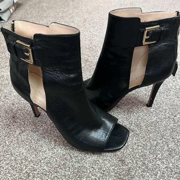 Nine West Kirsten Peep Toe Black Leather Bootie Size 8 - Picture 3 of 6